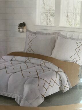 Amy Miller 3 piece down alternative comforter set